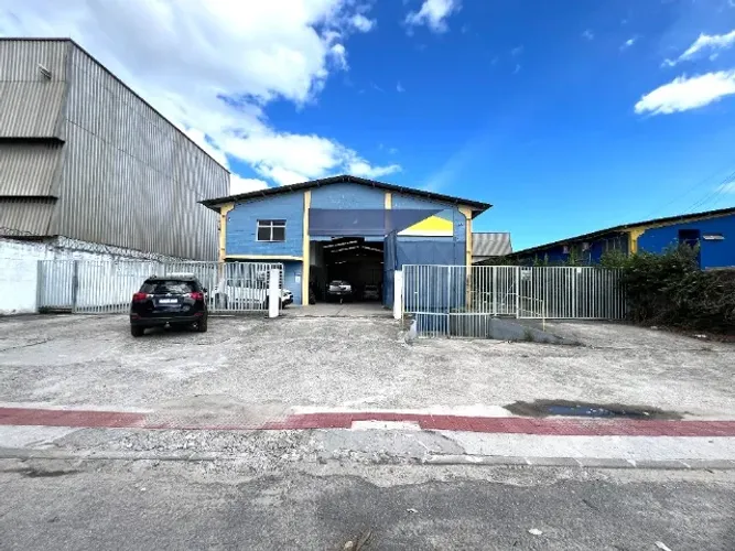 Vendo Terreno em Civit II com 1.250m² e Galpão montado com 675m² - R$ 4.500.000