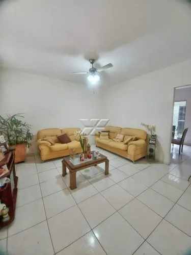 Casa à venda com 04 quartos em Ajapi