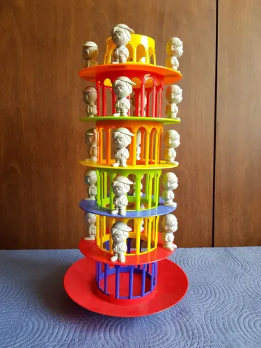 Torre Maluca. Jogo muito divertido para crianças e adultos.