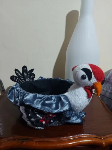 Galinha de angola de pelúcia e tecido . Nova.