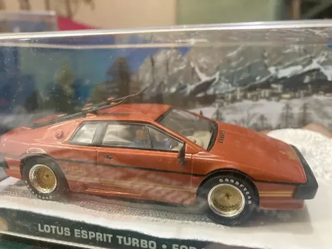 Miniatura Lotus Esprit Turbo James Bond 007 Somente para seus olhos 1:43 Ed.08