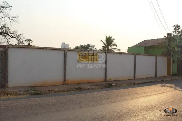 Terreno com 490 m² atrás próximo a Femina