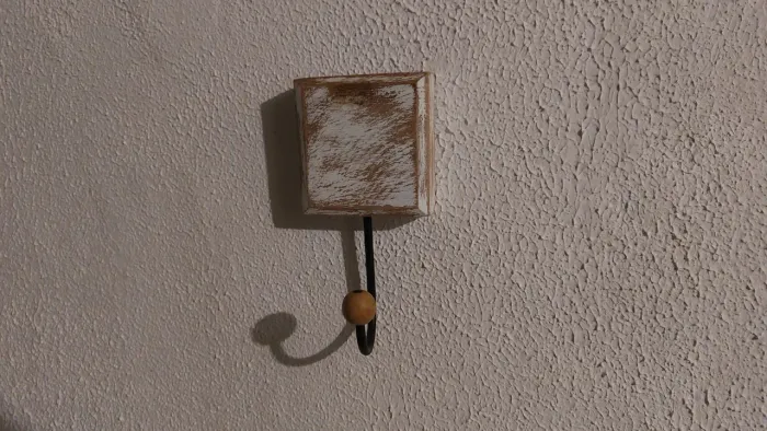 Gancho 25cm ferro c madeira 