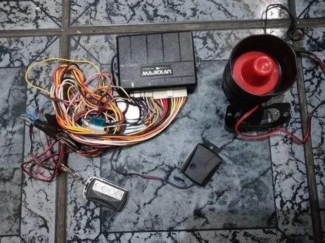 Alarme completo + módulo sobe vidros + sensor de balanço + abre mala