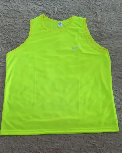 Regata Performance Neon apenas $18,00