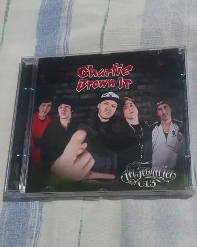 CD Charlie Brown Jr - La Familia 2013