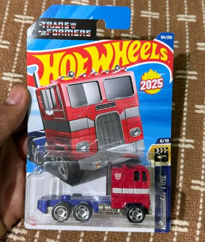 Hot Wheels Optimus Prime 