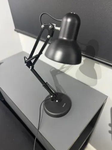 Luminária de mesa articulável pixar