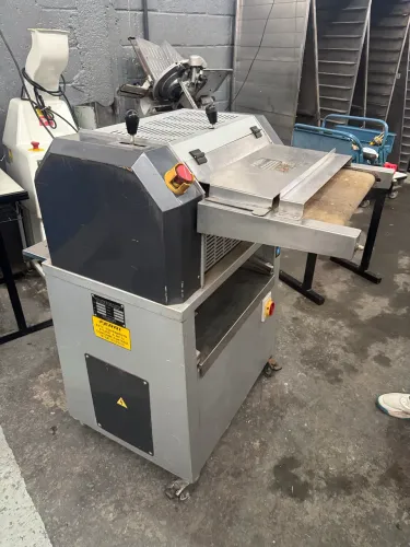 Modeladora de Pães Ferri modelo FMD