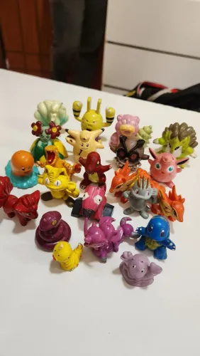 Lote miniaturas pokemón antigas