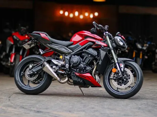 TRIUMPH STREET TRIPLE 765 RS 750 cc 