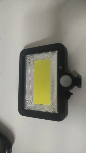 Refletor LED com Sensor de Presença - Iluminação Eficiente