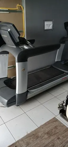 Esteira Life Fitness FlexDeck