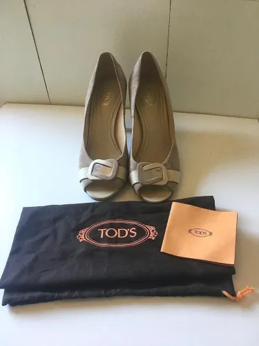 Scarpin Tod's com dustbag .Calça 35/36 Brasil. (Sola 37 1/2)