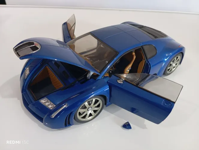 Valor Promocional Top Miniatura Bugatti Chiron - AutoArt - escala 1/18 (Leia o anúncio)