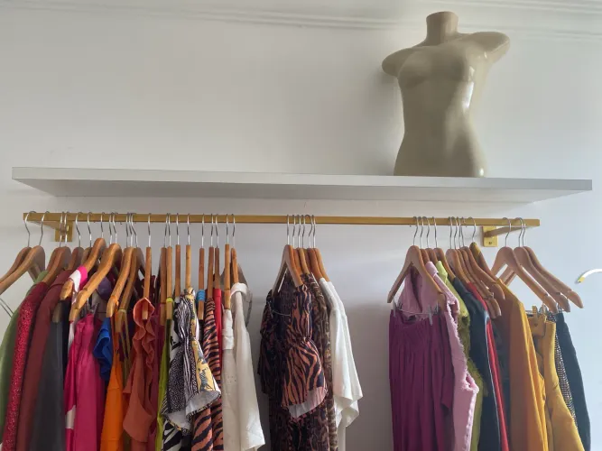 Araras para loja de roupas