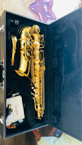 Saxofone Júpiter semi novo 