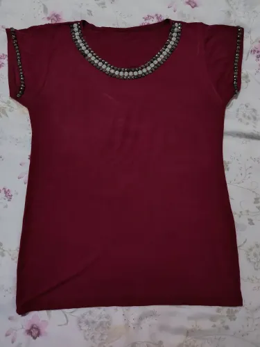 Blusa bordada vinho