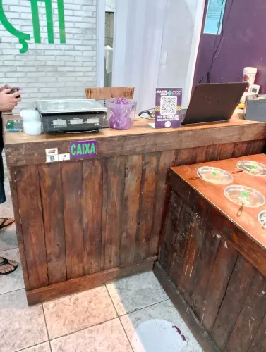 Um balcão de mix e um balcão de caixa a venda 