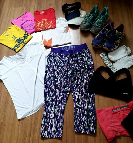 Só hoje tudo por 50,00....2 tênis,  roupas fitness. Ler descrição 