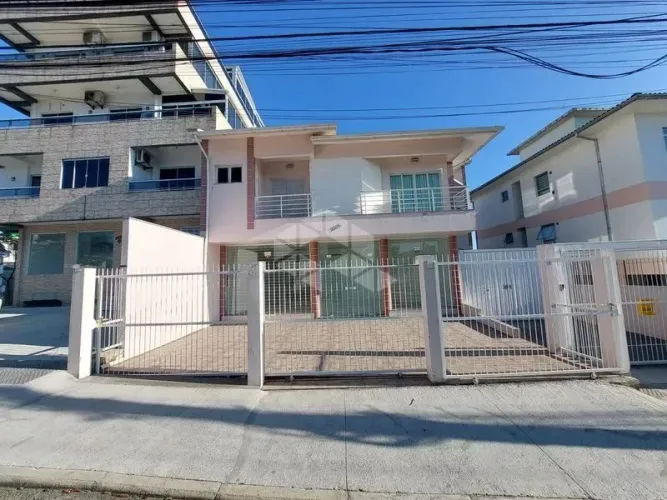Loja Comercial Espaçosa (110m²) com 3 Vagas para alugar em Capoeiras, Florianópolis