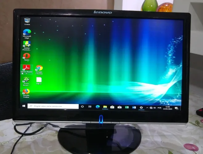 Monitor 19 polegadas ótimo estado com adaptador HDMI. Parcelo cartão 