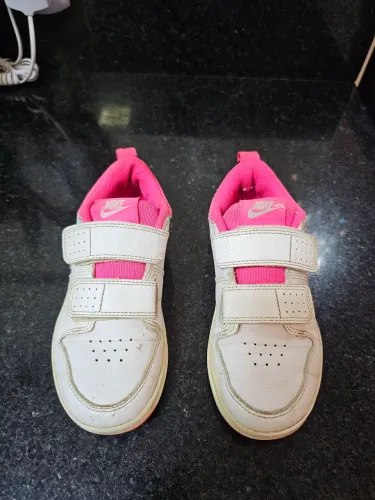 Tênis nike branco de couro e rosa infantil 28