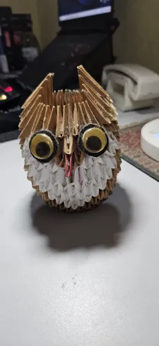 Coruja de origami em papel para decoração