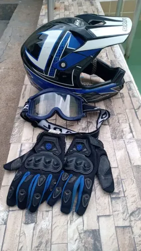Material de segurança pra trilha ou motocross.