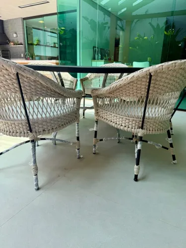 Mesa em alumínio ripado (1,45 m) + 6 poltronas em tricô nautico. 6800,00