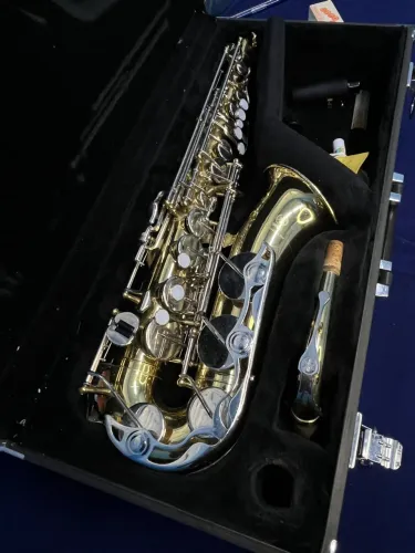 Saxofone Alto  Yamaha YAS23 mi bemol