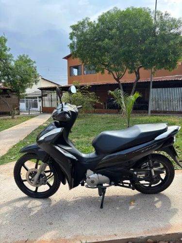 Vendendo uma moto Honda Biz 125 ano 2019