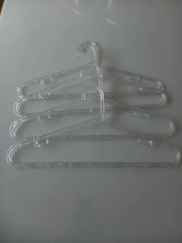 Cabide acrilico por  R$ 2,00 a unidade 