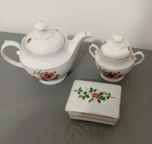 Louça vintage decorativa