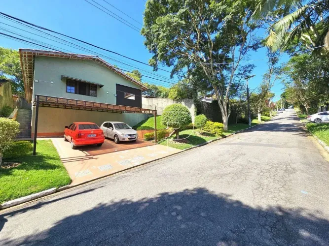 Casa em condomínio em Cotia