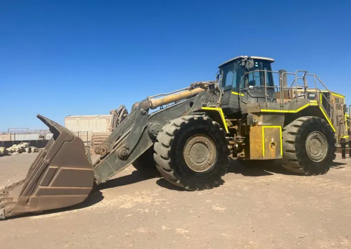 Pá Carregadeira Caterpillar 988H ano 2014 com 14.000 horas, no ES