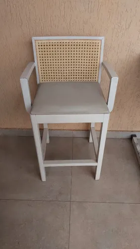 Banqueta com apoio de braço