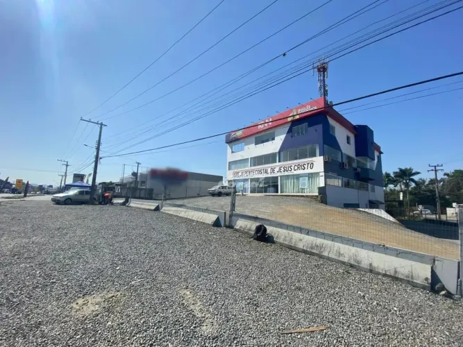 Excelente oportunidade para o seu negocio, sala comercial localizada na Itoupava Central. 
