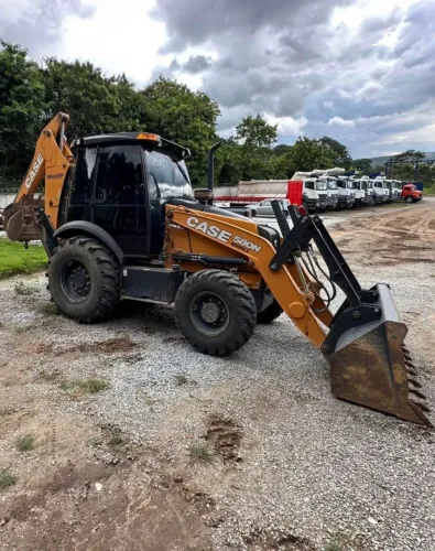Retroescavadeira case 580n 4x4 ano 2020