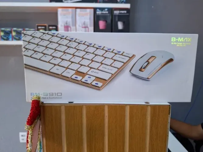 Teclado moderno para escritório