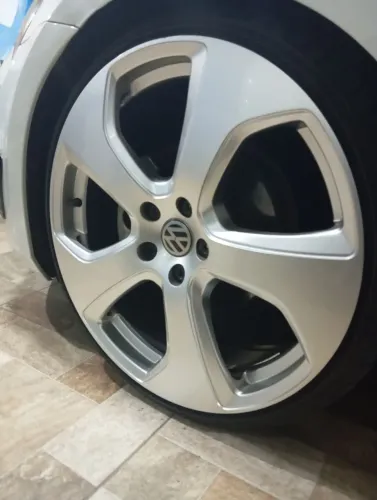 Rodas aro 20 importada com pneus delinte