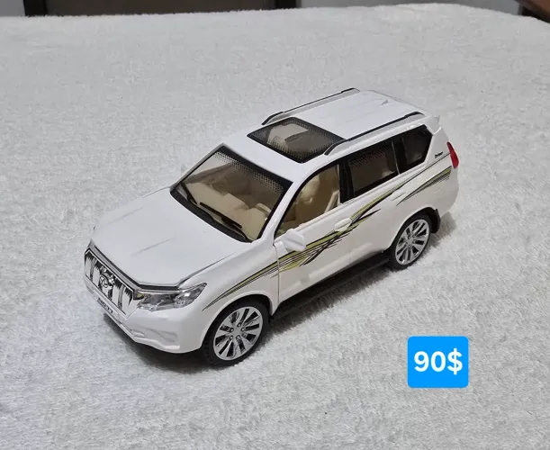 Carrinho miniatura Toyota Land Cruiser Prado 