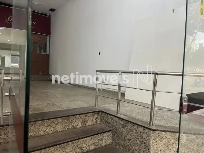 Loja de frente pra rua na calçada da Av. Augusto de Lima no Barro Preto no Polo da Moda.
