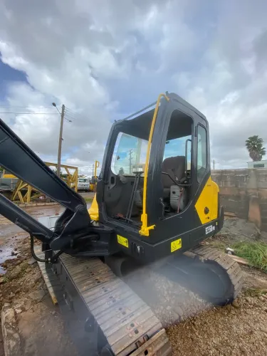 Mini Escavadeira Volvo EC55B Pró