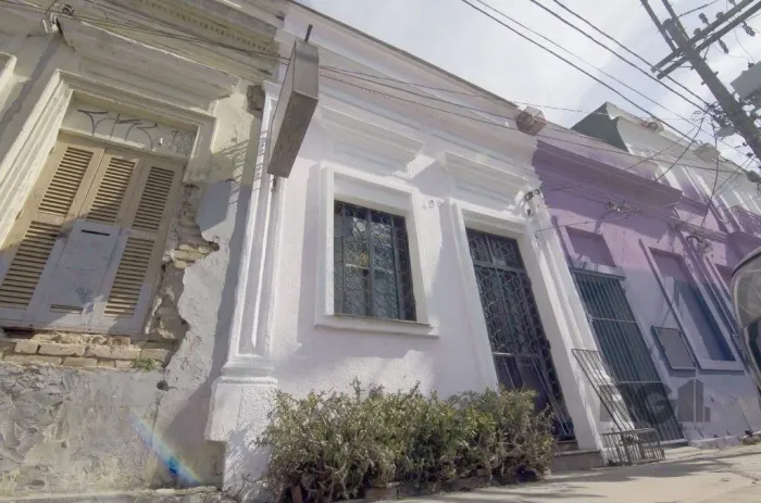 Excelente casa de 116m² com 2 dormitórios no bairro Cidade Baixa.