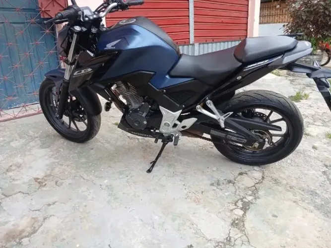 Vendo Honda CB 300F Twister 2025