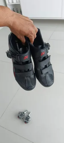 Vende se sapatilha MTB e pedal clip