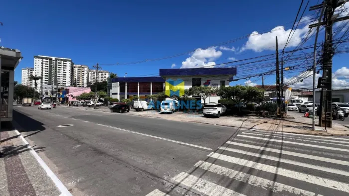 Vendo Prédio Comercial na Av. Caxangá na Várzea, com 1.332m² tendo 36 salas/lojas comercia