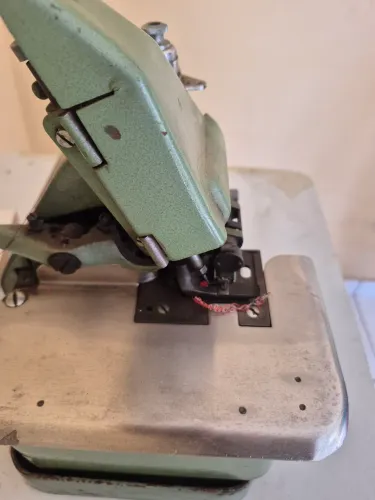 Maquina de costura Overlock semi industrial