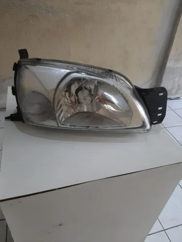 Vendo farol direito Ford Courrier(2000-2013) e Fiesta(1999-2005), original, novo. referênc